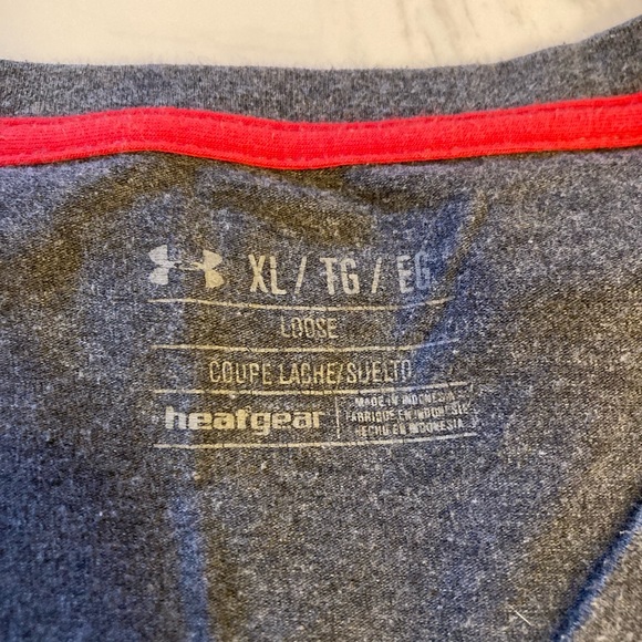 UA Under Armour Tshirt, Loose and HeatGear, Size XL - Picture 8 of 8